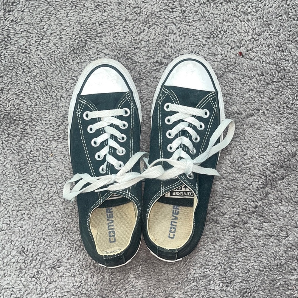 Black low top converse